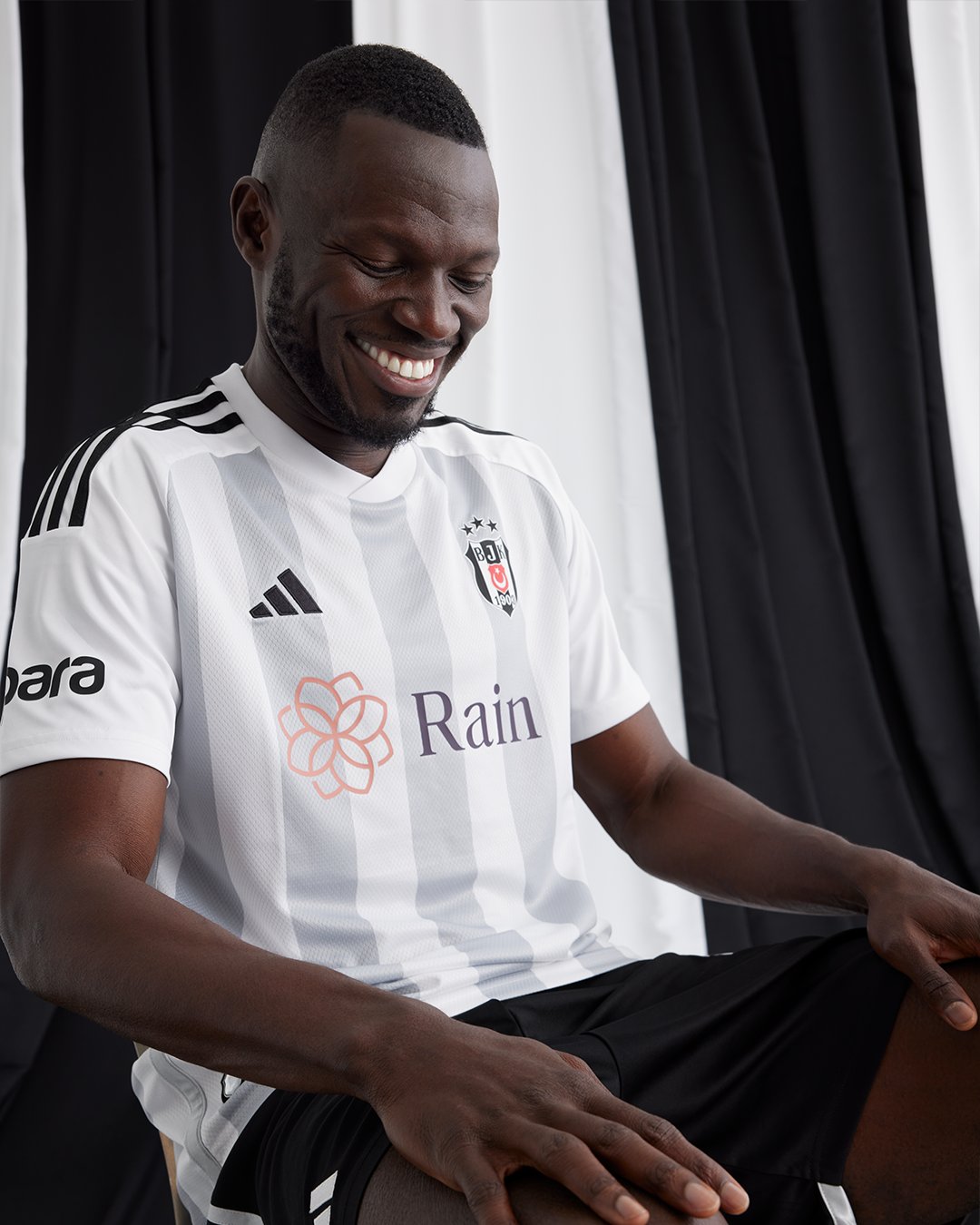 Beşiktaş siyah beyaz forma